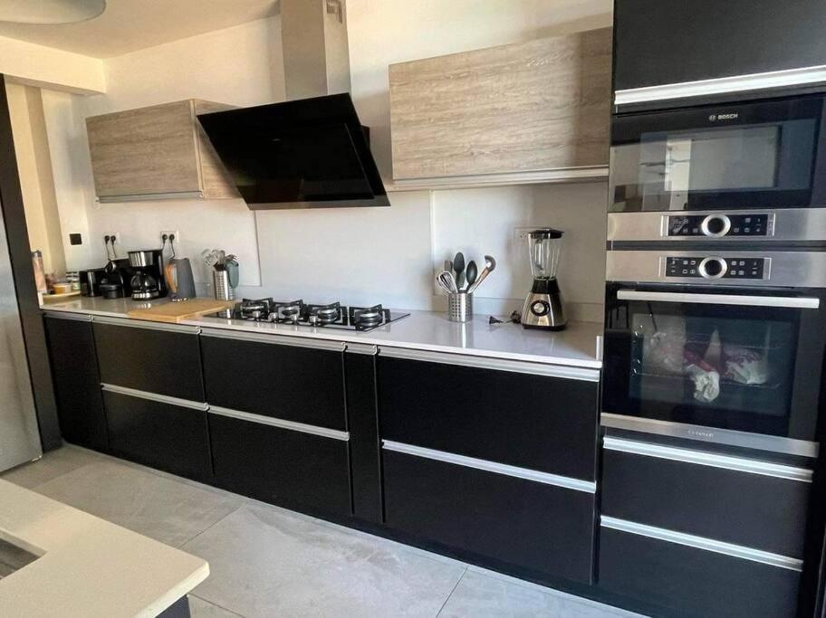 Le Bois de Nefles  La Villa Jujubes Avec Piscine Chauffee - 5 Chambres Spacieuses מראה חיצוני תמונה
